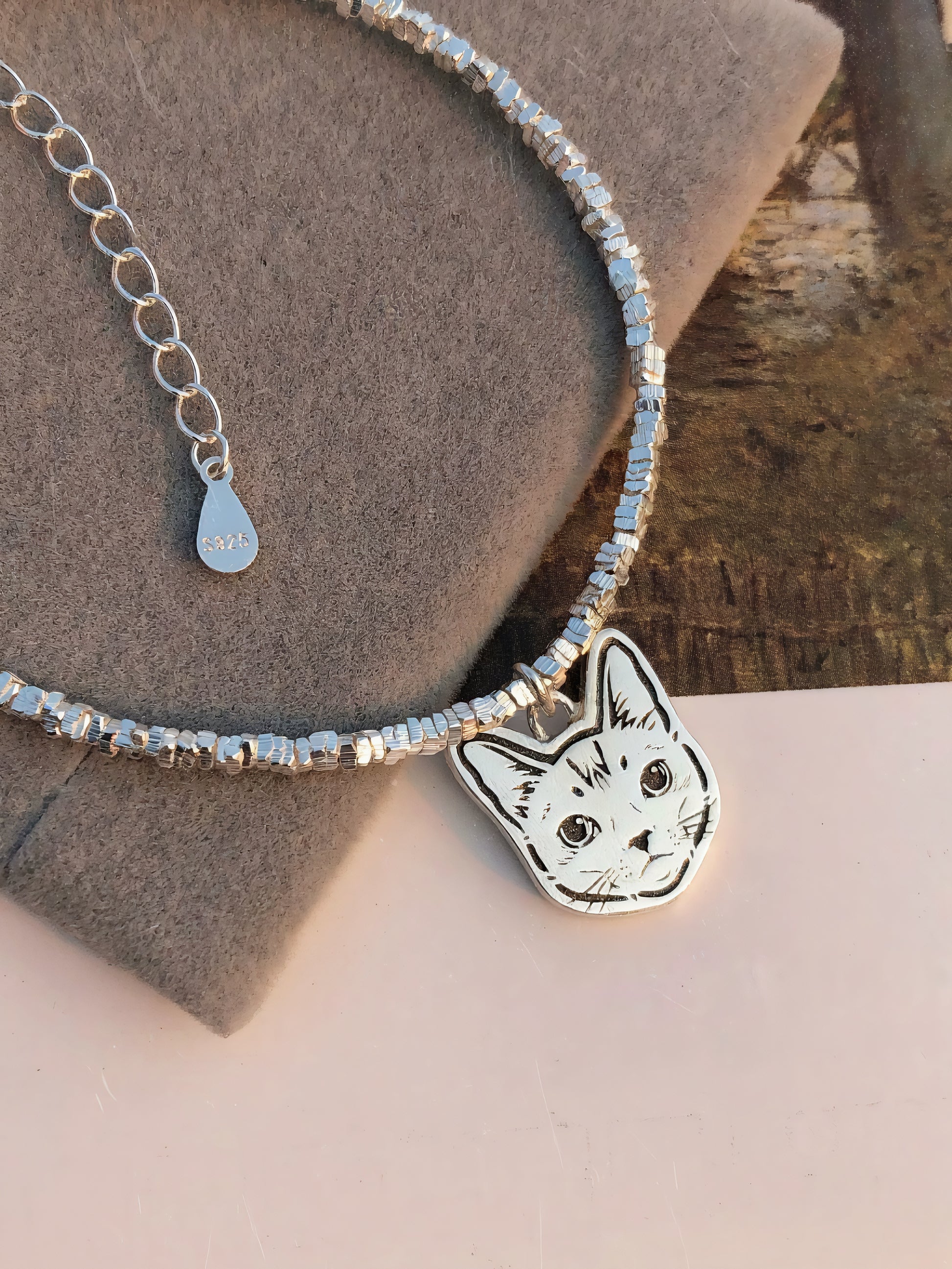Close-up on our Cat Crushed Silver Pet Face Bracelet